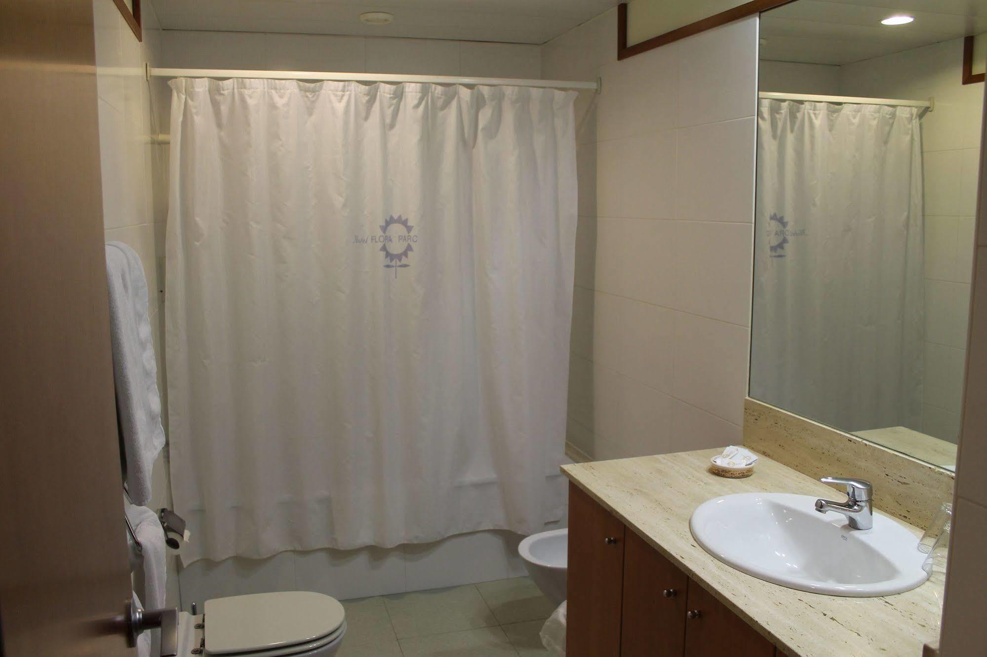Hotel Flora Parc Castelldefels Eksteriør bilde